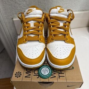 Nike women White and Mustard Yellow Low-Top Sneakers